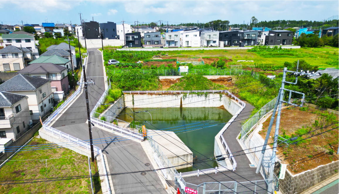 街区内に整備された調整池